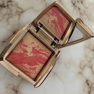 Hourglass Ambient Lighting Blush in “Diffused Heat”